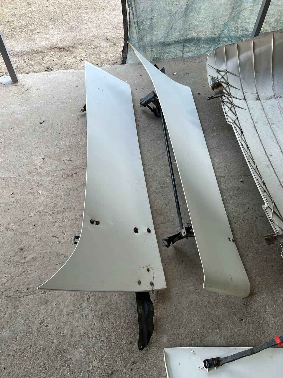 كاسحة وزعانف مال سكانيا للبيع. السعر 350 الف للاستفسار ع رقم. ***********
