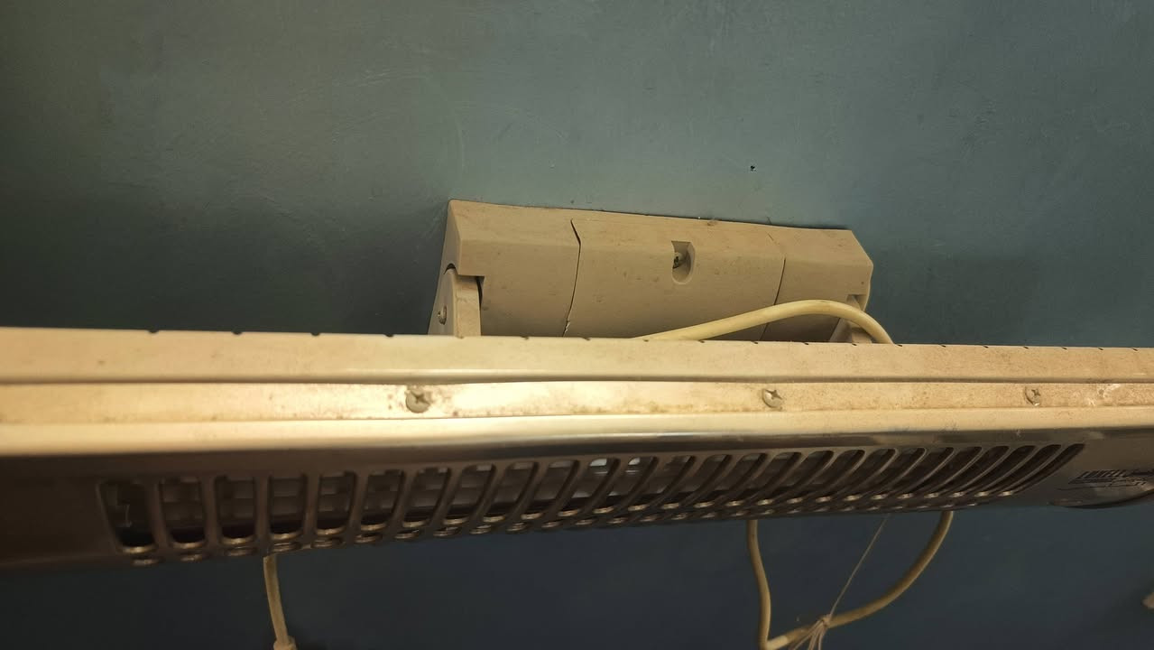 صوبه كهربائيه للبيع 
١. ثلاث شمعات 
٢. استعمال بسيط 
٣. الصوبه نظيفه وغير حاويه على الخدوش او الصدمات 
٤. تعلق على الجدار 
يوجد توصيل مجاني 
شرط ان يكون قريب على منطقه الدولعي 
السعر ١٥
للاستفسار التواصل على الخاص او الاتصال على الرقم الاتي  ***********
