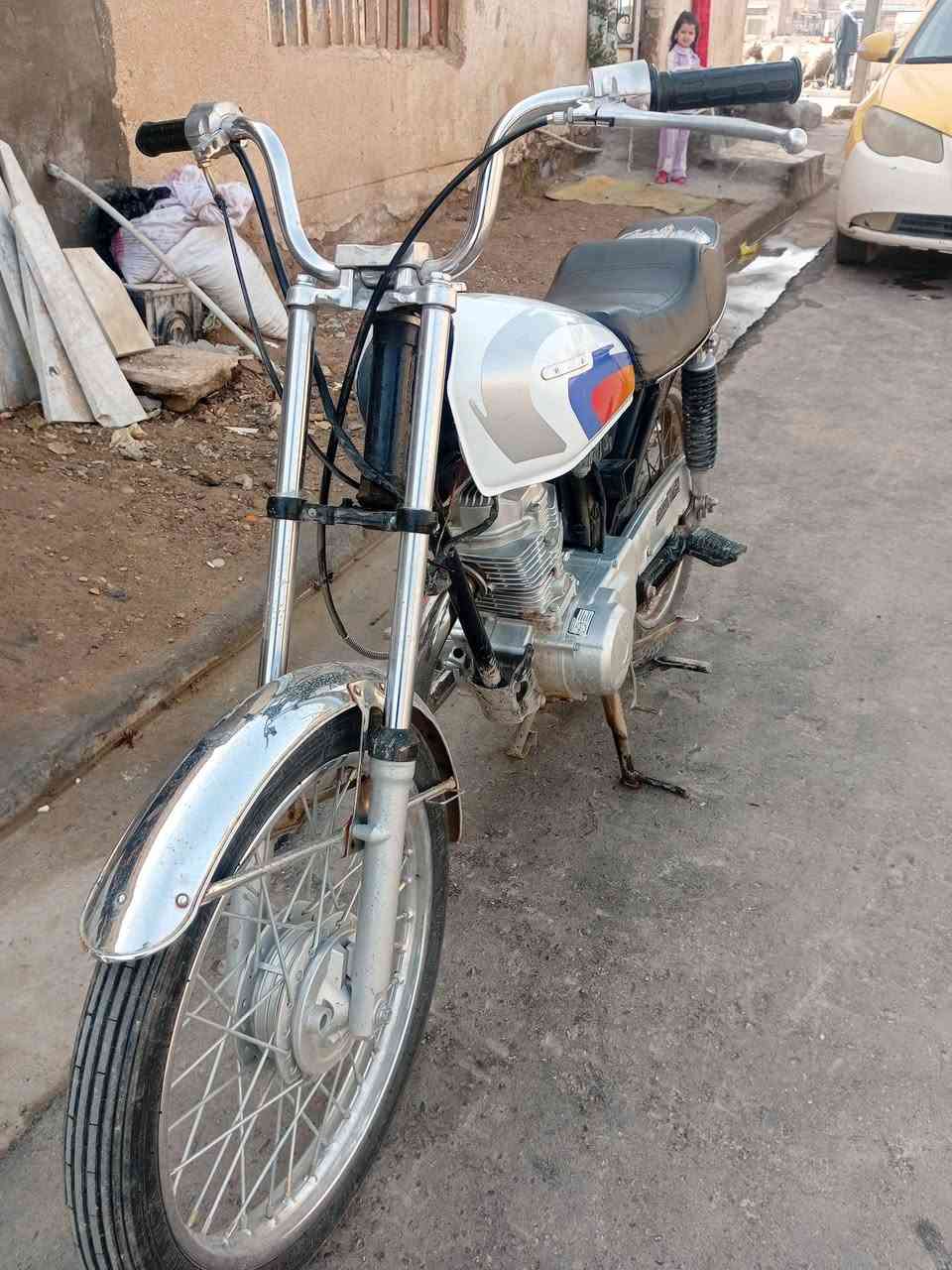 سلام عليكم شباب دراجه بدون اوراق مفكوله عشاير سعر دراجه 600وبيه مجال محرك مفكول تصال ***********
