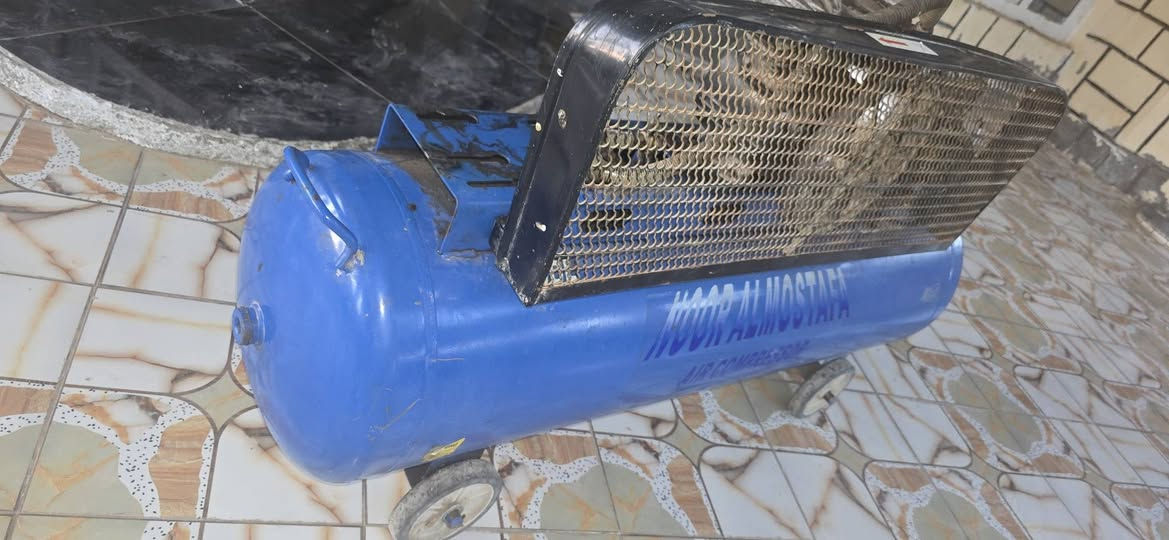 كنبريسر للبيع حجم ٢٠٠ عل فحص كهرباء سنكل الشراي يجي خاص او ينتصل عله الرقم ***********العنوان حله السعر انتصل وتدلل
