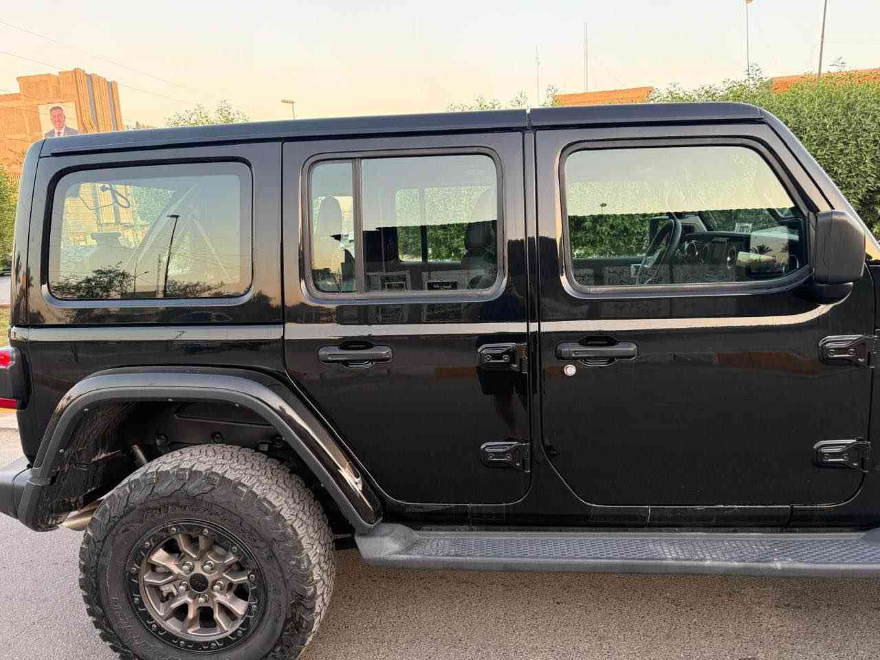 🔥 فرصة نادرة – للبيع جيب رانكلر Rubicon 6.4L 🔥
🚙 وحش الطرق الوعرة | أداء قوي | فخامة وقوة معاً

📅 موديل 2023
📏 ممشى 25 كم فقط (شبه صفر)
⛽ بنزين
⚙️ أوتوماتيك
✅ حالة ممتازة – نظافة الوكالة

نسخة Rubicon الأصلية بمحرك 6.4 الجبار، قوة استثنائية وثبات عالي، جاهزة لأي طريق (مدينة – سفر – بر).
السيارة ما تحتاج أي مصروف، استخدام شخصي وخفيف جداً.

💰 السعر: 7 شدّات
📍 المعاينة: بغداد – جميلة
📞 الاتصال: ***********

⚠️ الجادين فقط – سيارة بهالمواصفات نادر تحصلها بغداد, العراق
