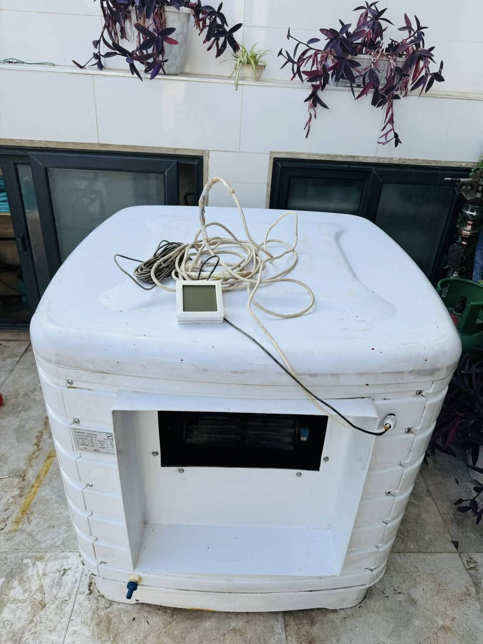 مبردات حجم 3/5 عدد 2 شغالات شرط الفحص شاشه وريمونت مكان اربيل متواجد واتس اب ***********
