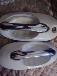 زوج يدات جهة السايق باب الامامي والباب السلايت خلف السايق سعر 30الف يو...