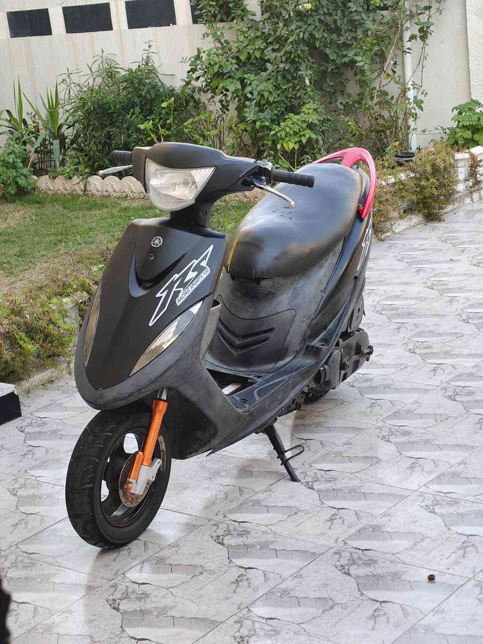 سلام عليكم ماكس عدله 49 بلاديه ما مفتوحهه كفاله من كلشي تجيب وياك 10 مصلحين وتجي وحاطلكم صور المكينه ونضافتهه كدامكم وناعنه كلش و دراجه شلعه ومعدل 120 خير من الله كهربائيات كلهه نكره سلف دبل رياضي خلفي RGS اجه بيهه من الرمبه وبيهه دبل امامي رياضي وبيهه رمي مال هاون كارثه دراجه خير من الله وما يوم وكفتني بشارع السعر 800 وبيهه مجال للطيبين ومتحصلون هيجي نضافه بهيج سعر الدراجه مجرد عوزهه تلحيضات بسيطه مكاني كوت 
***********
