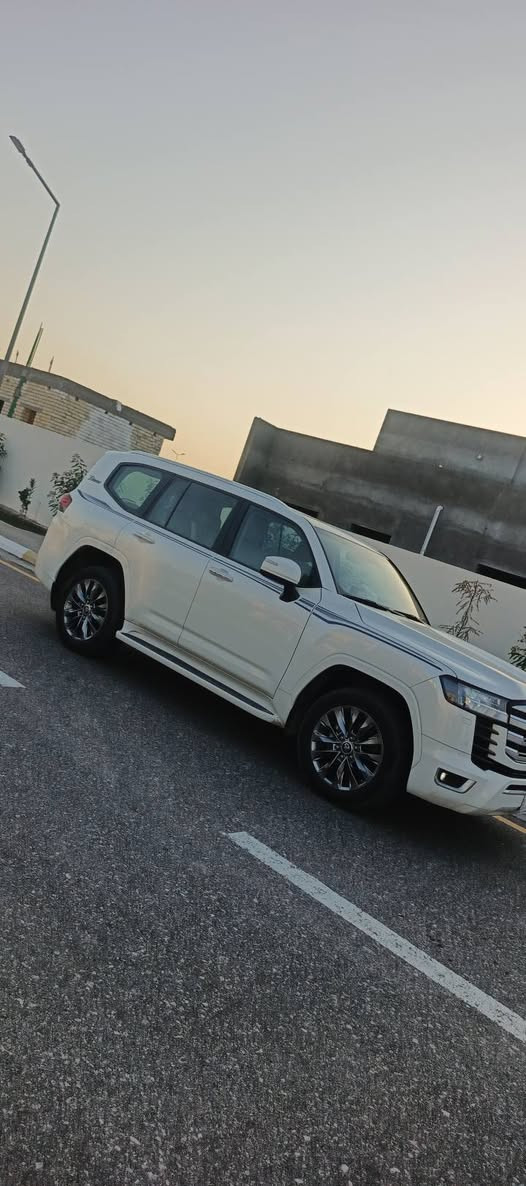 السلام عليكم ورحمة الله وبركاته
لاندكروز 2022 ضمان وكالة ساز باب اول 
الفئة GXR
ماشي 57 الف فقط 
محرك تون تربو🚀🚀
مغلف ppf عام كل السيارة سعر التغليف ٢٨ ورقه ضمان ١٥ سنه
تخم تاير قبل شهر اصلي ب٩٠٠ دولار
فووول (فتحة.كشنات كهرباء وتدفئة وتبريد .بصمات تشغيل جنطة كهرباء.حساسات ٣٦٠ مع كامره )
السيارة مالك واحد فقط دهن وفلاتر في الوكالة حصرا 
العدة والكتلوك والبصمة والسماعة غير مستخدم 
السيارة كفاله عامه من الصبغ والحالوب والشخط فقط مكان pdr بسيط اثر طخة وموجوده صورته قبل التصليح 
628 وبي مجال للاخوة الطيبين 
***********
