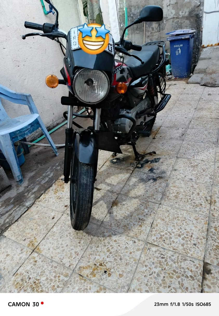 دراجة نضيفه مفتوحه مره وحده وكله غراض شركه موجود فيديو مال الشغل مالتهه درجة اولى 
وبيهه درع مال تي في اس وكابريته قبل شهر بدلتهه مال شركه 
مليونين وبيهه مجال البصرة, العراق


**إذا كنت صاحب هذا الإعلان وتريد حذفه لأي سبب، رجاءا أرسل رسالة إلى الدعم الفني**