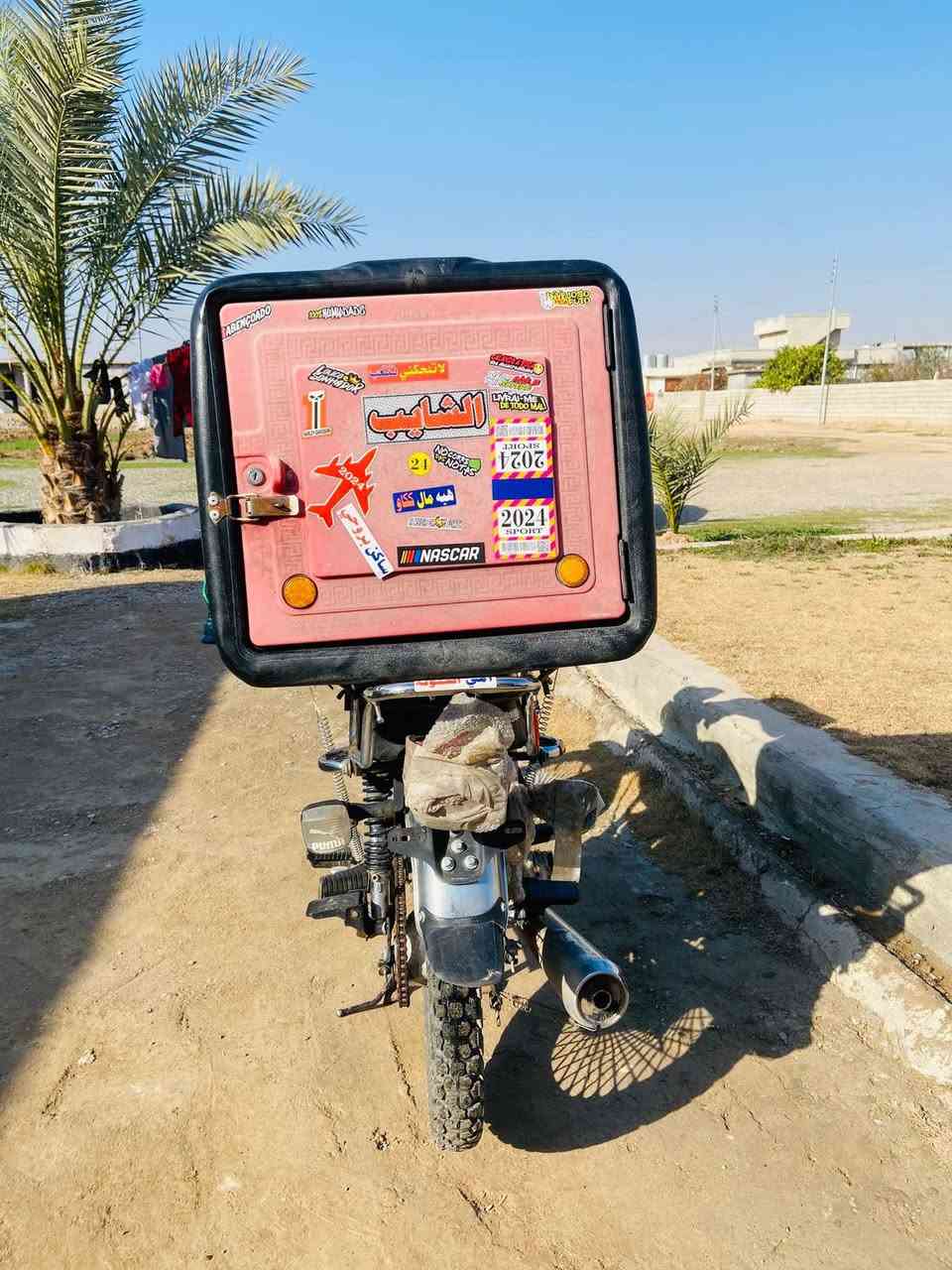 السلام عليكم دراجه للبيع نوع نامي برو موديل 2021 موطور ع اخر حبايه محرك شرط ما مفتوح لا صوت ولا بخار  موطور متعوب علي حييل موطور مال جناي تايرات جدد او هو او الصندوق او خوذه موطور كامل مكمل بس شغل او امشي / انبيثري اربع سماعات /شاحنه موبايل  📲 السعر 550 وبي مجال الاتصال ع الرقم ***********
مكاني قرية شميط
