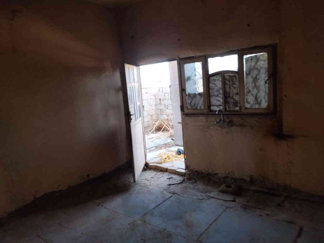 بيت طابو زراعي سند ٢٥ مشمول بالتطويب للبيع على طريق السنية قرب معمل الكاشي خلف معمل اصباغ كرستال ٥٠٠ متر عن الشارع العام..
المساحة ٣٠٠ متر
بناء بلوك البناء تقريبا ١٨٠ والباقي حديقه وكراج جانبيات
غرفتين نوم وصاله جبيره واستقبال ومطبخ وصحيات 
الارضيه شتايكر 
السكف عكادة
ارضيه السطح طين
القطعه مستطيله 
النزال بحدود ١٤ متر 
والواجهية بحدود ٢٠ متر
معروض ب ٣٥ مليون
للاستفسار *********** ديوانية, القادسية
