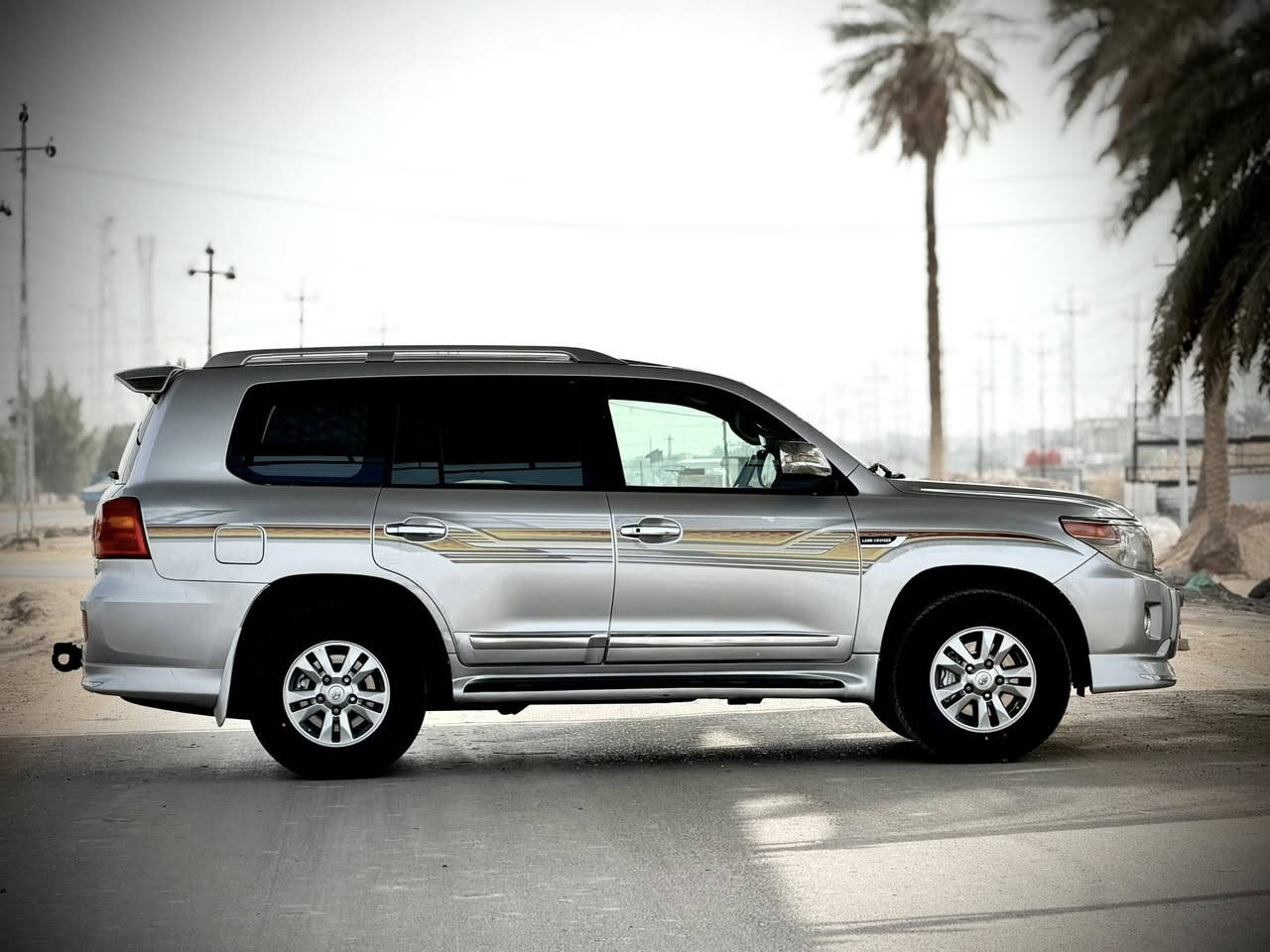 سلام عليكم لاندكروز 2008  رقم بغداد ب اسمي سياره جديده سونار مرفق  تخم تاير حداديه باتري جاهزه من كلشي مكاني بابل ***********
