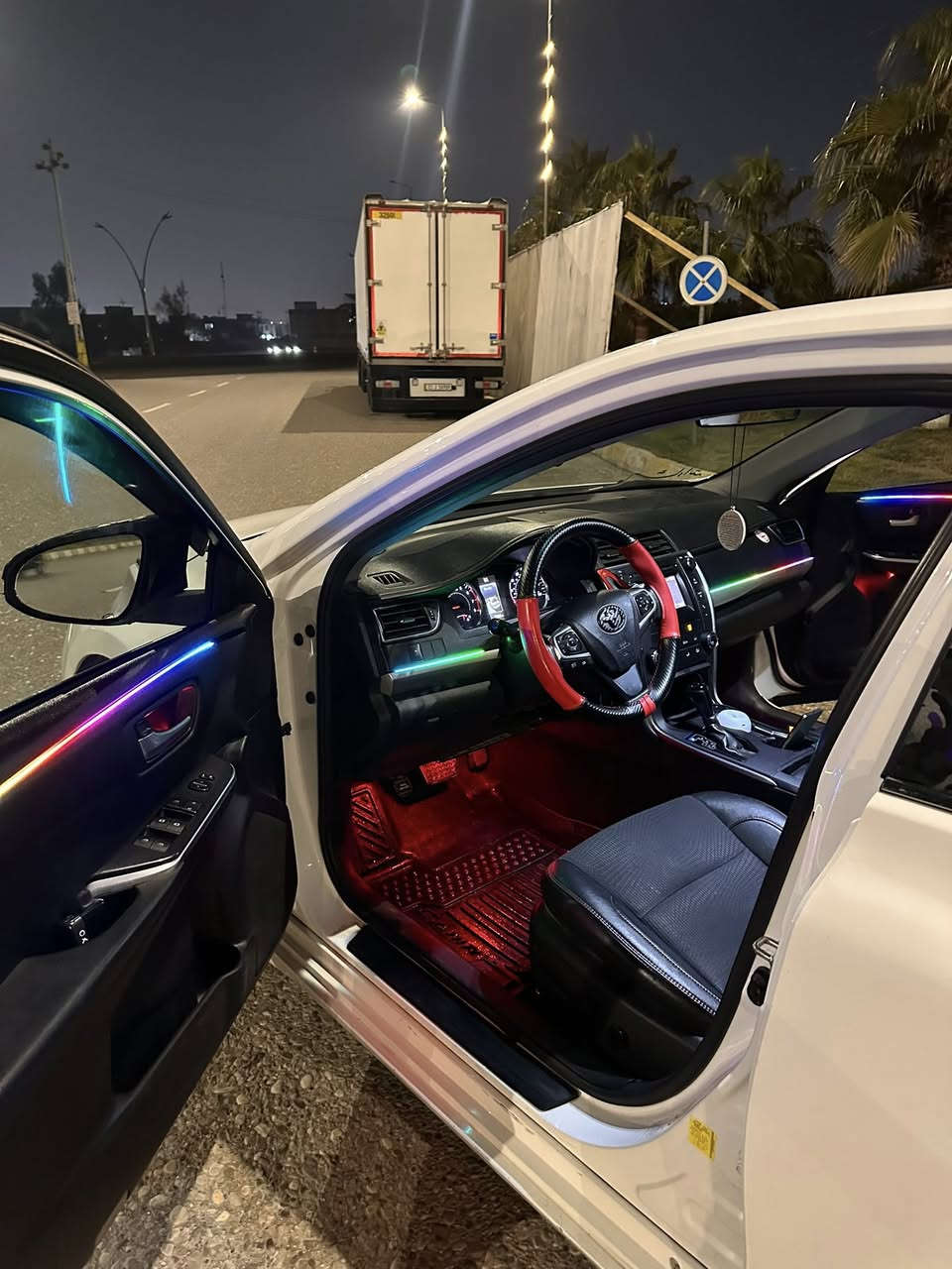 ‏كامري ٢٠١٧ مواصفاتSE بلاس بي 5قطع اربع قطع كلير امريكا  10سم شاصي لحيم سعره 158 وهذا سنوية 29 بطاقة بنزين للتواصل على الرقم***********
