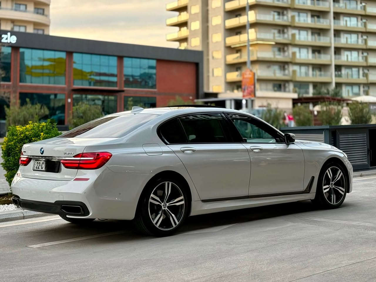 ...﷽ ...
بي ام دبليو 750LI موديل 2019 

 سيريس 7 فول فول مواصفات سلايد 

ا‎ماشي 140,000 الف كم 

ا‎اللون ابيض 

ويل 21 ينج 

جام اسود ٪؜٨٠ قانوني

ا‎مادة المقاعد جلد ديزاين كريمي

ا‎عدد المقاعد 5

ت‎المواصفات :الكاميرا الخلفية - سقف بانورامي صقف نجوم - صندوق كهربائي  - التحكم على المنحدرات - ٤كاميرا 360 - تدفئة المقاعد  - كل باب شفت -رادار كبير-شغال-خمسة بردات -لايت دايناميك مع ستيرن-- تبريد المقاعد - بصمة - شاشة - مراقبة النقطة العمياء - التحكم التلقائي في درجة الحرارة - نظام فرملة الطوارئ - مصابيح الليزر الأمامية - تدفئة مقود القيادة - لوحة قيادة رقمية - أبل كاربلاي سماعات Harman Kardon - XDRIVE فور ويل

حادث سيارة نوض صبغ  بدون شخت بشرط 

ارخص سعر:- 243$ مجال بصيت 

سليمانية 

رقم صاحب سيارة:***********

