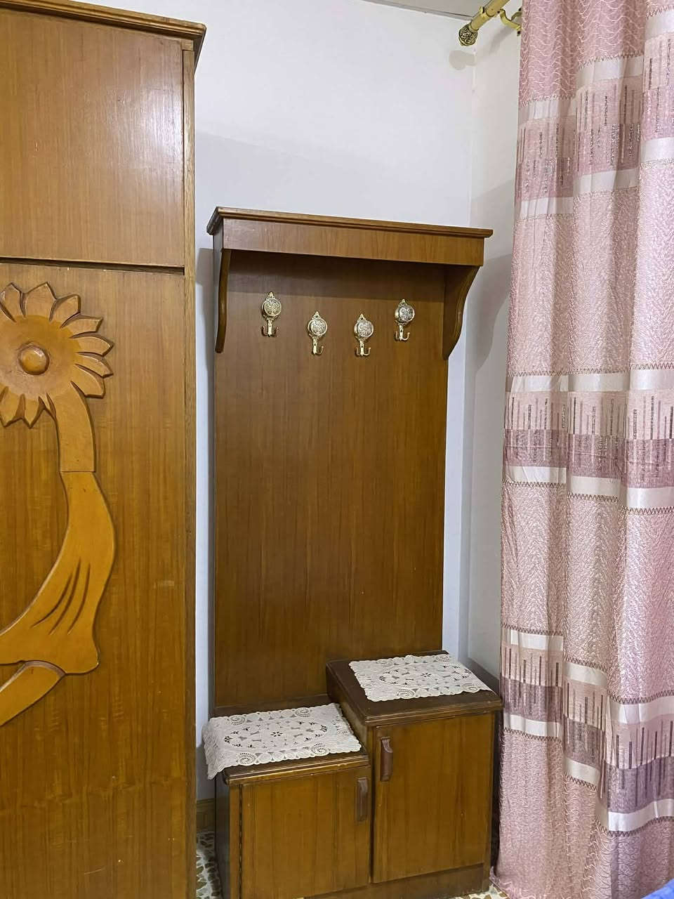 غرفة نوم للبيع خشب عراقي مكان بعشيقة السعر 850 وبيها مجال  مكلف بل نشر اتصل. ***********  /  بدون دوشك
