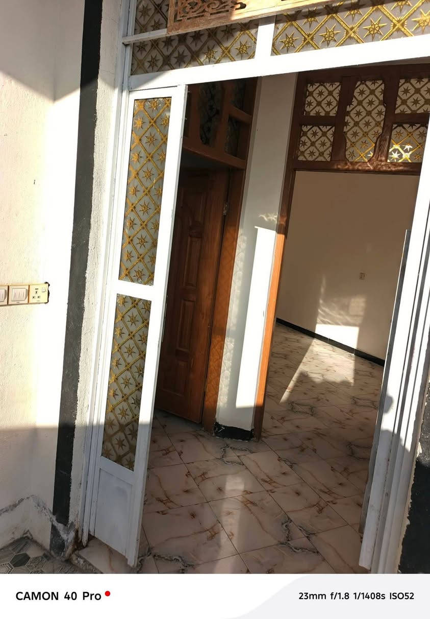 السلام عليكم
( مكلف بالنشر) 
دار للبيع مساحه ١٢٠م 
واجهيه ١٠م نزال ١٢ م 
يتكون من 
استقبال ٥*٤ 
 غرفه نوم ٥*٤
وصاله ٥*٣.٥
ومطبخ ٥*٣.٥
حمامات داخلي وخارجي 
وطارمه
بناء حديث 
الموقع حي ذويب الثاني الفرع الثالث ركن ع شارعين 
بيت كامل للأخير ما ناقصه اي شي 
للتواصل والاستفسار  ) غير متواجد ع الانترنيت التواصل اتصال فقط) 
***********
***********
