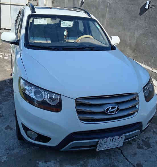 السلام عليكم سنتافي للبيع موديل 2012السياره فول مواصفات واحد ع واحد كير مكينه حداديه خير من الله مكينه2400 سبعه راكب بيها ثلاث قطع صبغ  السعر 133 السياره بسمي وبيها مجال الاستفسار 
***********
