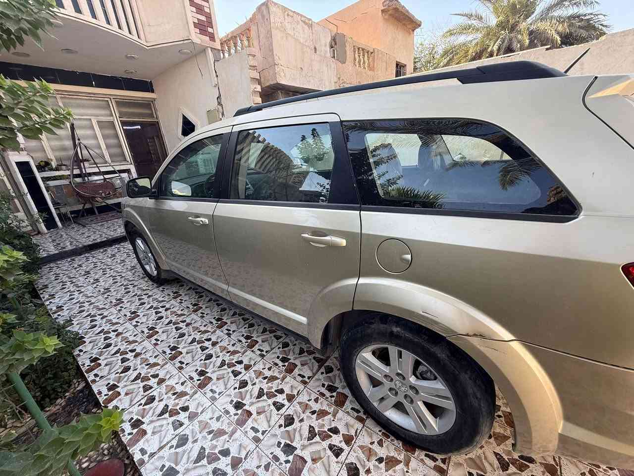 السلام عليكم
دوج جورني 2010. 
سياره بدون حادث وصبغ. بيهة طخة بل باب. خلفيه. 
سياره بيهة عقل واكع علي مي. وكير كام يحرك 3. ومرات يرجع طبيعي 
السعر 75. وبيهة مجال. 
مكان بغداد تراث. 
رقم أنبار. دولي بسمي. تحويل مباشر 
***********
