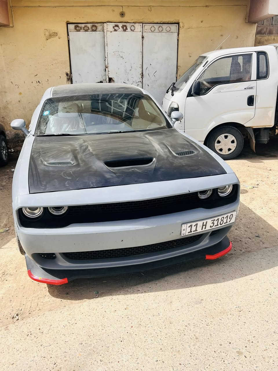 السلام عليكم
اللهم صلي على محمد واله محمد 
للبيع او المراوس
السيارة بحالة ممتازة وخالية من أي مشاكل فنية استعمال شخصي محرك وكير بحالة جيدة هيكل نظيف، وكلشي تمام وجاهزة للفحص .
الموديل : 2022
 • النوع:جالنجرv8/5700
 • اللون: سمنتي
 • العداد: 50ميل 
 • ناقل الحركة: اوتوماتيك.
حادثها من امريكا جاملغ وبنيد 
السعر 190 
رقم الهاتف ***********
