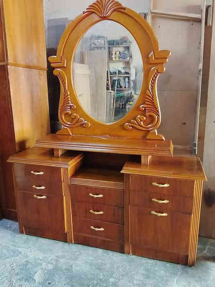 السلام عليكم للبيع غرفه اخشاب انجاره تكمه ونضيفه مابيها اي ضرر سعرها 750 العنوان  سامراء جبيريه الثانيه مقابل جبيريه الثالثه شارع الحدادين للاستفسار ***********
