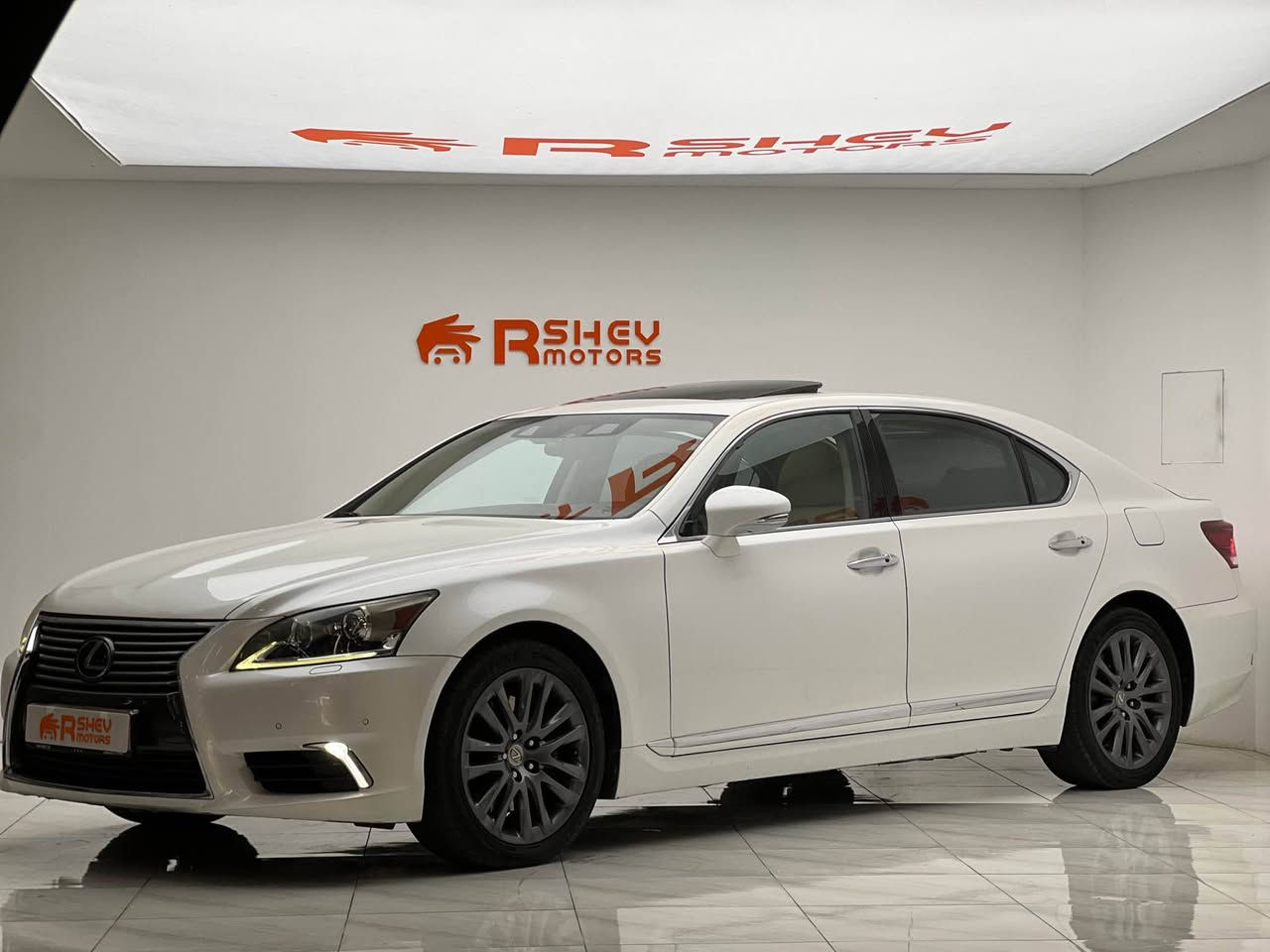 الرئاسي الفخم الفول للاخير😍🔥💣
Lexus LS 460L 2013
لكزس ال اس ٤٦٠ل ٢٠١٣

مواصفات:-( ٤ مقاعد تدفئة+تبريد+مساج+خزن-حساسات و رادارات ٣٦٠درجة-ابواب شفط-خمس بردات خلفية-صدوق شفط-لايت LED ثلاث عدسات-مقاعد ١٠ حركة-شاشة ماوس-تحكم خلفي كامل-كونترول مع شاشة-جكات تصعد و تنزل)❤️‍🔥

مكينة ٨سلندر حجم ٤.٦لتر تنفس طبيعي 🚢
ماشية ١٤٦،٠٠٠ كيلومتر فقط  و بحالة جداً ممتازة 👍🏻

السيارة بدون حادث نهائياً السيارة كلش فخمة و راقية و ب سعر بلاشش💣

السيارة رقم دهوك الدولي سنوية ب اسمنا شرط التحويل 👍🏻
مكفولة من كير و محرك و كهربائيات✅

و ب سعر(235$) ورقة و بيها مجال 💸

مكان السيارة

دهوك -معرض ارشف R-Shev
رقم51 من معارض التيرمينال 

***********
*********** دهوك, العراق
