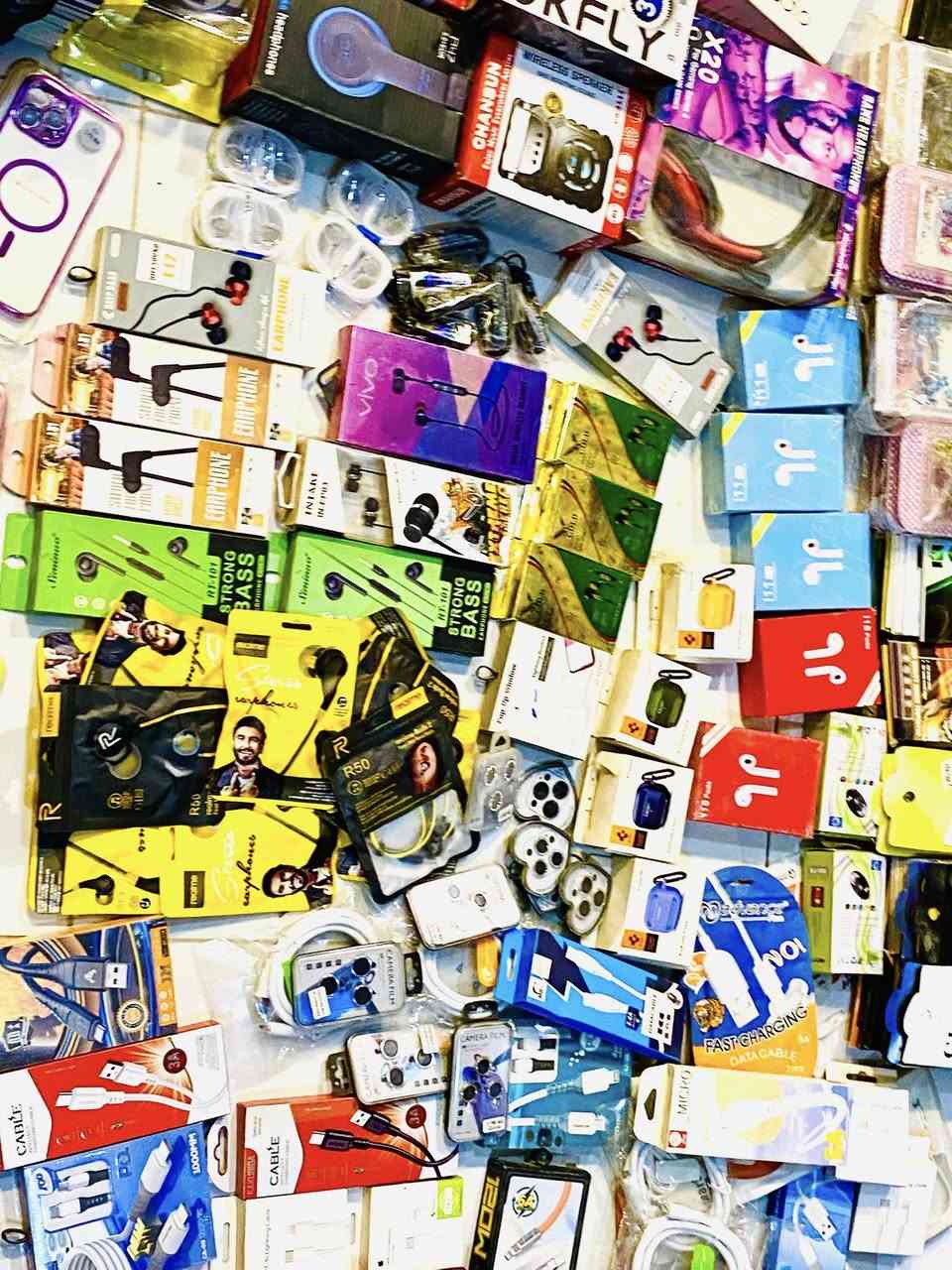 شلعة تعزيله اكسسوارات  400 قطعة   يوجد توصيل جميع محافظات    للتواصل واتساب ***********
