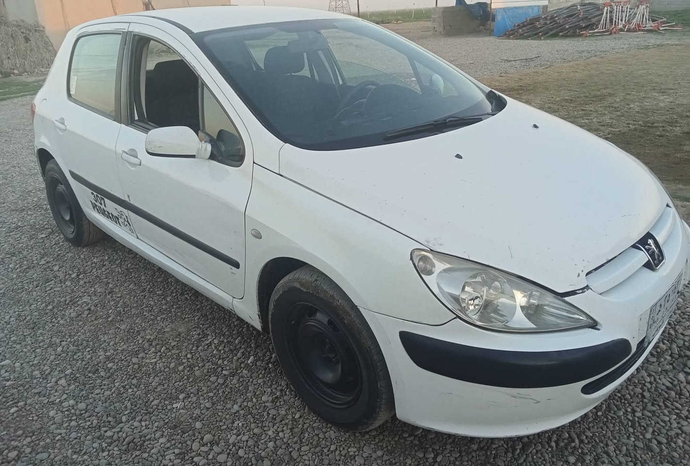 السلام عليكم بيجو 2004للبيع رقم بغداد مشروع وطني سنويه ساقطه عليه غرامه رايده 38 وبيه مجال الغرامه عل مشتري اتصل ***********
