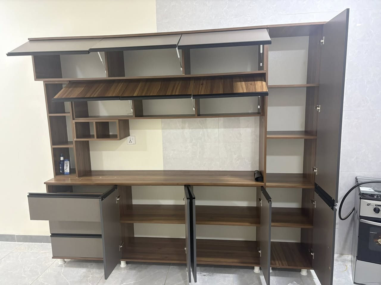 كاونتر وسنك لبيع نضافه ٩٠٪؜ مكان بغداد حي الجامعه 
سعر ٤٠٠  الف وبي مجال 
هاتف ***********
