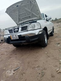 للبيع نيسان 2015 بيهه صبغ حزام 130وبيه مجال 07746002851