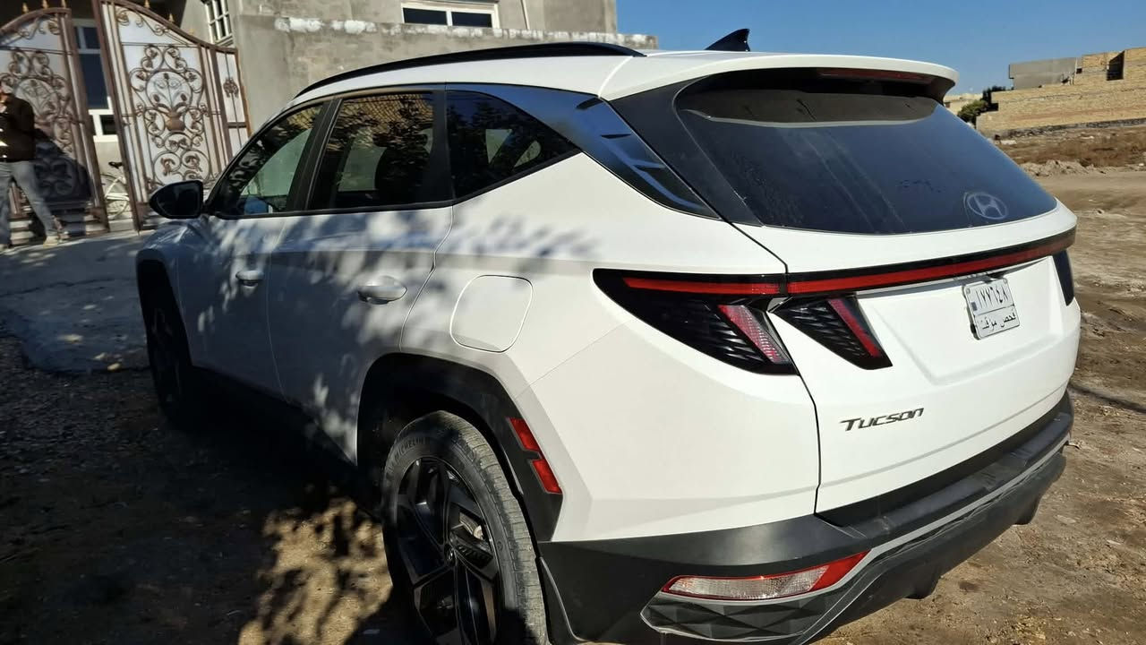 السلام عليكم 
توكسان 2024 بدون رقم حره  السعر 207 
فول مواصفات ماشية 30 الف حادثها مرفق مع الصور معدل بي دي آر ماعدى شويه من باب الصدر مارجعت بي دي آر وبقيتها ماصبغتها ع وضعها 
* كشن كهرباء 
* فتحة 
* ويا كب 20 
* كشنات تدفئة
* جنطه كهرباء 
* رادارات امامية وجانبية 
* قيادة ذاتية 
* تشغيل عن بعد 
وباقي مواصفات الفول المعروفه 
مكان السيارة بابل الحلة 
للتواصل 
***********
