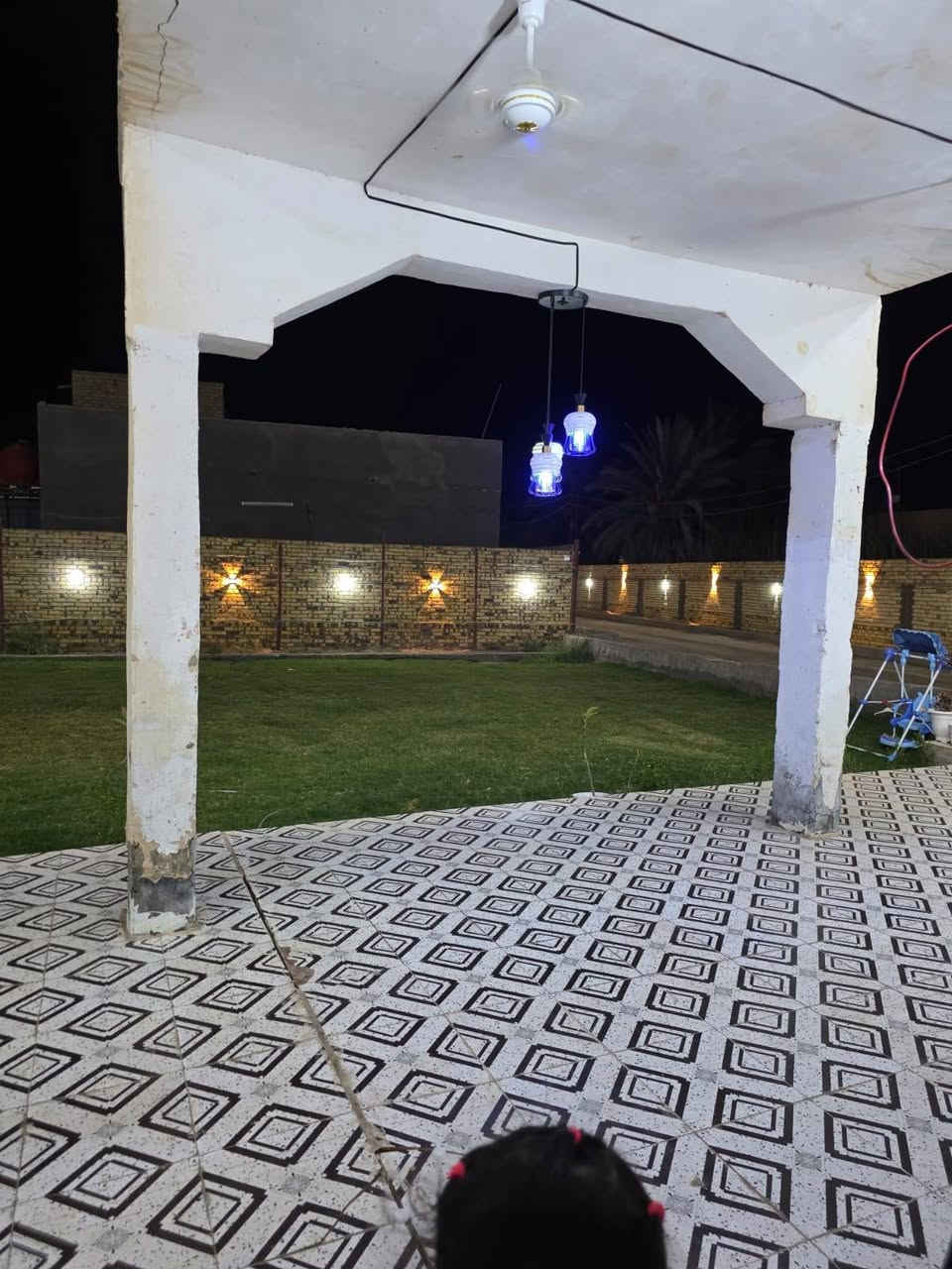 السلام عليكم
الدار للبيع طابو زراعي سند 25 مساحة البيت 1200 متر تحويل مباشر يحتوي البيت على غرفتين مساحه كل غرفه 5×5 
واستقبال 6×4........
وصاله 6×4........
ومطبخ 4×3.....
ومجمع صحيات داخلي وخارجي .............
البيت السقف صب كونكريت وبناء طابوق البيت كامل اي نقص مابيه .........
موقع الدار على شارع السياحي .......
متوفر كافة الخدمات ....
حديقه 300 متر 
الموقع ..حله .. سياحي .. قريه المزيديه .....
السعر .....160مليون ........
للاستفسار ***********
