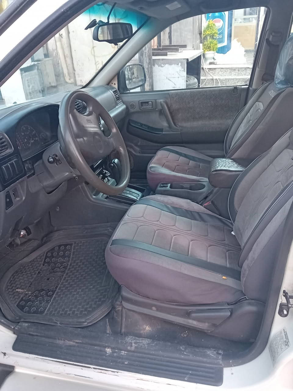 السلام عليكم
ازوزه روديو ابيض رقم بصره تحويل سنويه ٢٠٢٧
محرك vvt 2500سياره جاهزه تايرات حداديه تبريد 
رايدها ب٦٠ ورقه مكاني البهادريه 
للإستفسار 
***********
