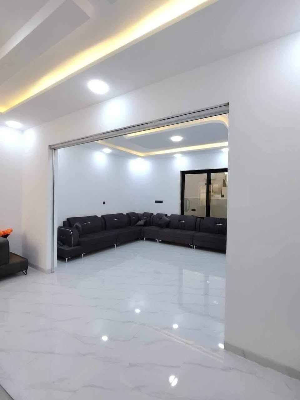 #عروض_مكتب_الدار_للعقار
دار للبيع 

حي التعليم العالي 

جمعيه النور بعد الدوره 

المساحه 150م واجهه 10م 

ط1 غرفتين نوم واستقبال وصاله ومطبخ وصحيات 

ط2.  /// 4غرف نوم وصاله وصحيات 

بناء حديث وخدمات كامله 

وصل جمعيه النور 

للاستفسار أكثر اتصل على الأرقام او 

 مراجعة مكتب الدار الكائن في بناء الجاهز مقابل الكمرك 

***********

***********

***********
