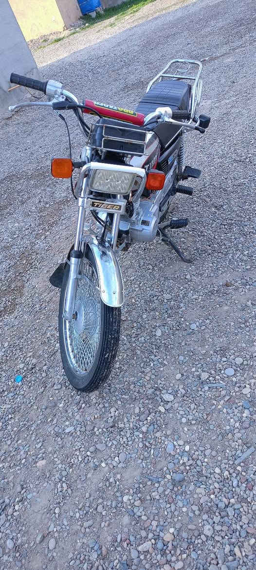 السلام عليكم موطور اربعة گير للبيع موديل 2020  محرك مفتوح شرط لاتنقيص ولاتبخير السعر 350 وبي مجال


**إذا كنت صاحب هذا الإعلان وتريد حذفه لأي سبب، رجاءا أرسل رسالة إلى الدعم الفني**