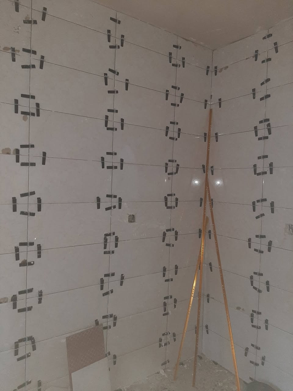 خلفه مصري لتركيب جميع انواع السيراميك ارضي جداري كاشي مرمر بايات شغل لليزر درجه اولي شغل بغداد فقط 
***********
