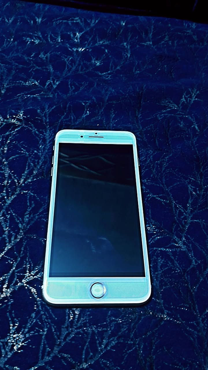 ايڤون 7 بلاص للبيع 
ذاكره 128 
مبدل بطاريه فقط بطاريه مال واكله اصليه 
سعر خاص 
راسلني او اتصل ***********
