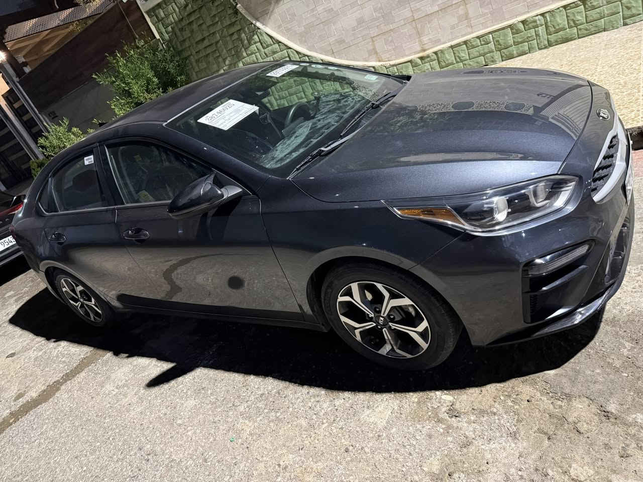 كيا قورتي 2021 السياره كلين بدون صبغ بدون تعديل بارد ضررها دعاميات وغصعتين بتريشه الصندوك السعر 155 رقم دولي وهزه جديده السياره بأسمي ***********
