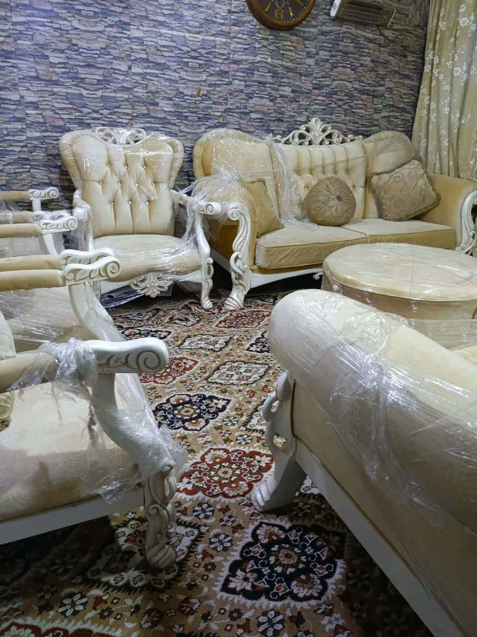 تخم تركي رئاسي  5 قطع 10 نفرات وطبله كبيره كوشاته تاخذ وتفرش جديد زلغ مابي بعده بنايلونه كلش كلش جديد ب 650 بي مجال الي يريده يراسلني صاحبه ماخذا ب 3 ملاين....  او يتصل ع الرقم ***********  @الجميع
