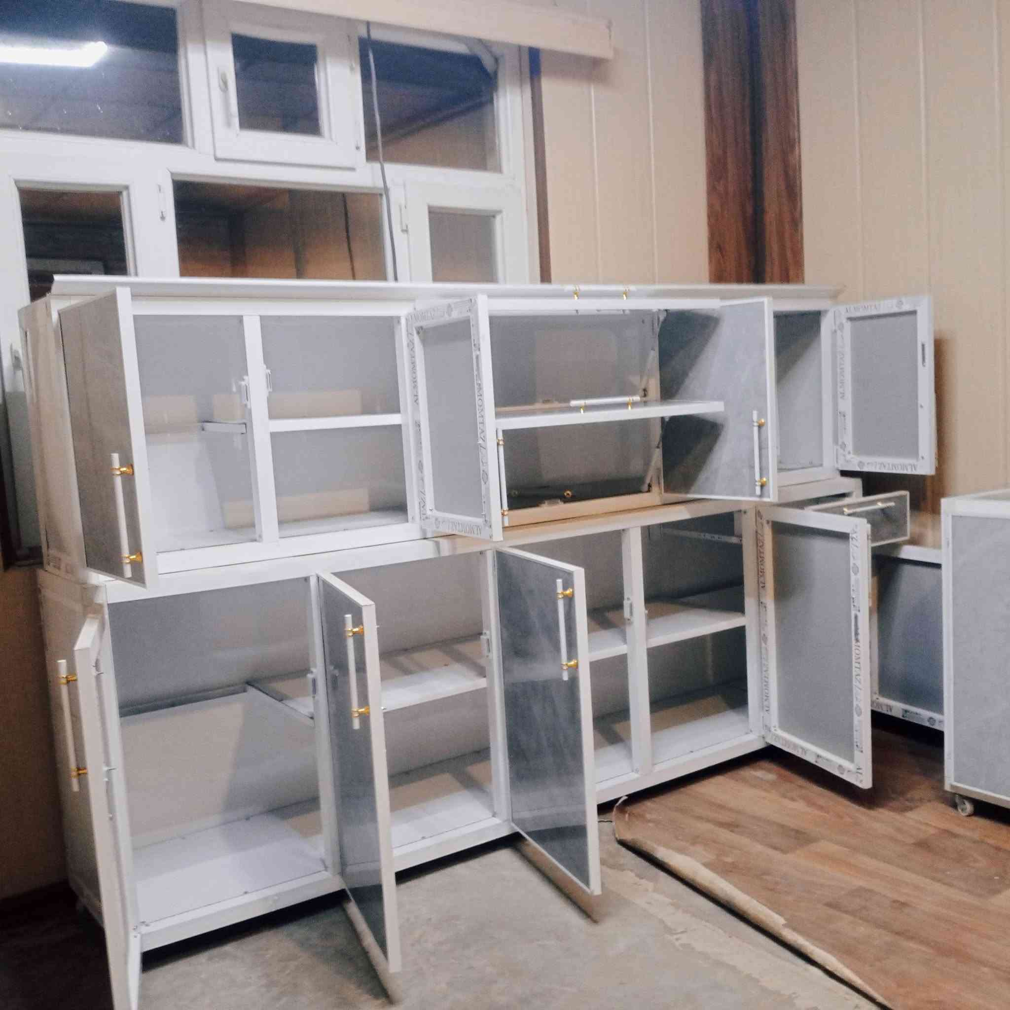 کەوانتەری هەڵواسینی  ئەلەمنیۆم دەستکردەو زۆر تایبەتە لۆکەو لەزگەی تازەی پێوەیە قیاسی  دوو مەترو نیوە سنی مەترو نیو نرخی ٣٤٠ معامەلە گۆڕینەوە ش ئەکەم بە کەوانتەری شکاوو کۆن شوێن سلێمانی گەیاندن هەیە ژ.***********
