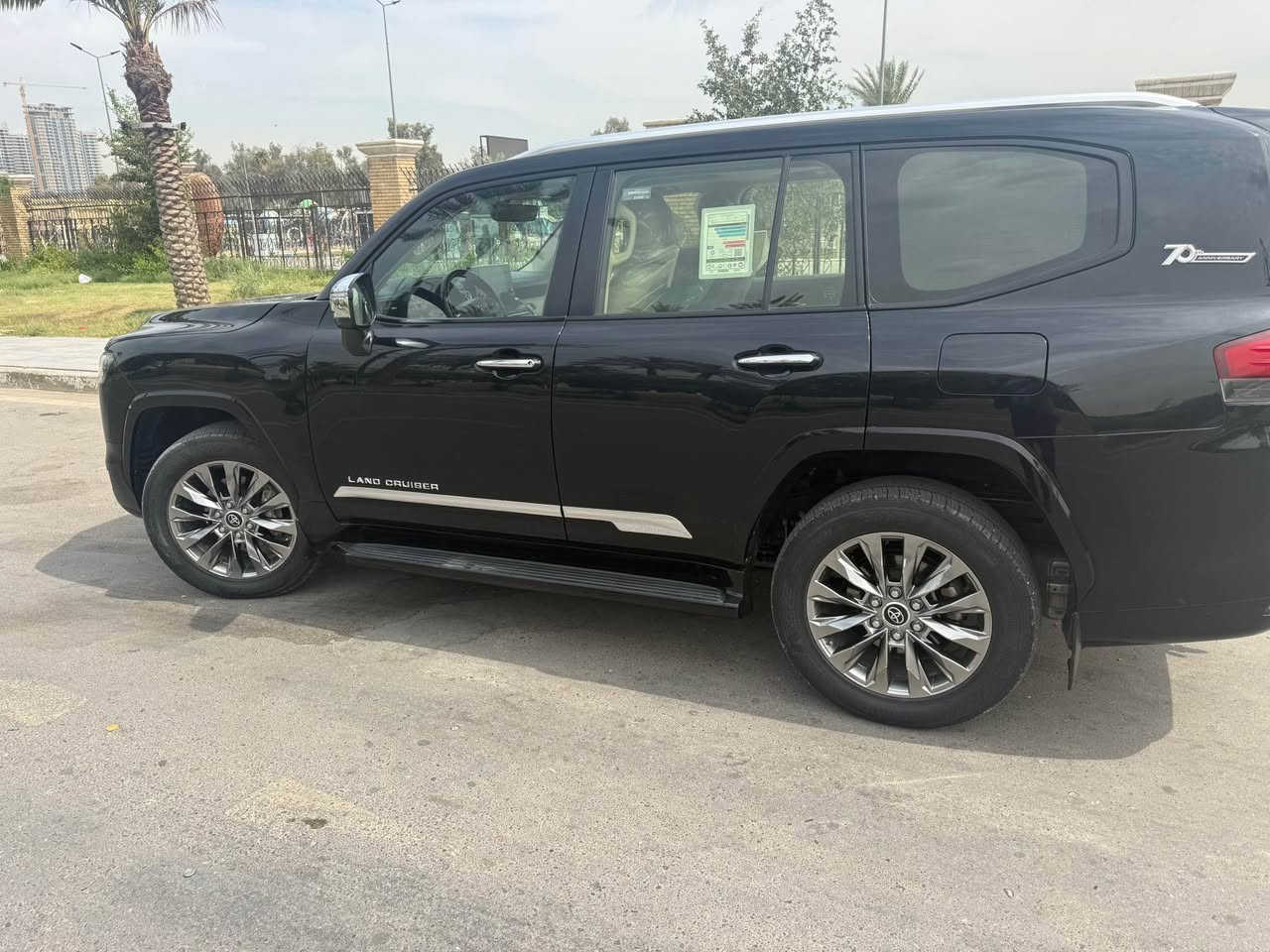 للبيع لاندكروز 2022gxr تطبيق ساز مكينه 4000 ماشية 58000كم سيارة  مكفولة من الصبغ بيه فقط سحب رصعة بيدار بجاملغ الخلفي كشنات جلد كهرباء جنطة كهرباء تبريد كشنات شاشات بلادي وباقي  المواصفات معروفه للاندكروز  السعر 62000$ دولار وبيه مجال مكاني بغداد الصالحية  *********** بغداد, العراق
