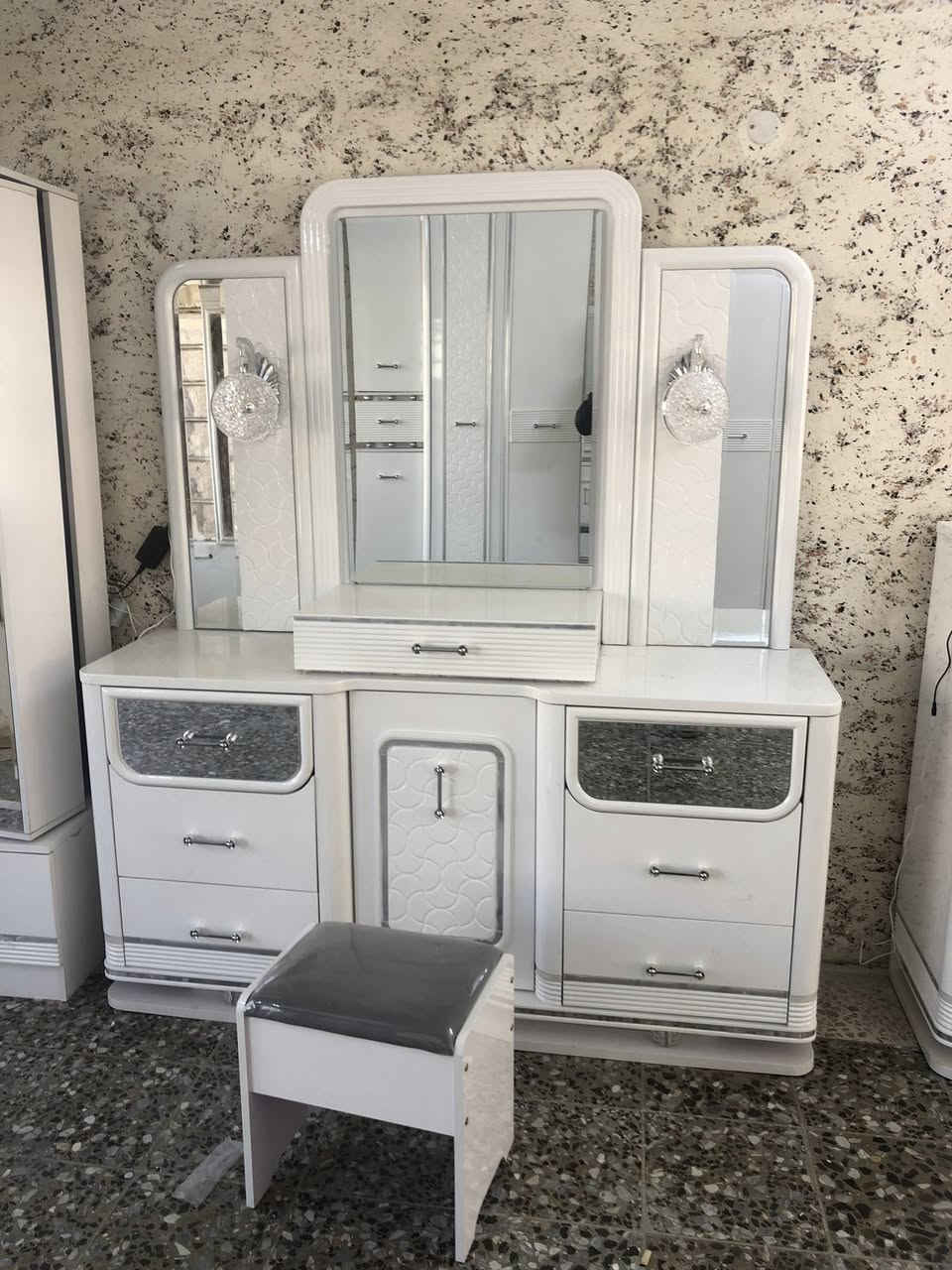 غرفة نوم جديدة درجة اولى ١١ قطعة المكان حي الجهاد - الاساتذة الشراي يتصل   ويتدلل ***********
