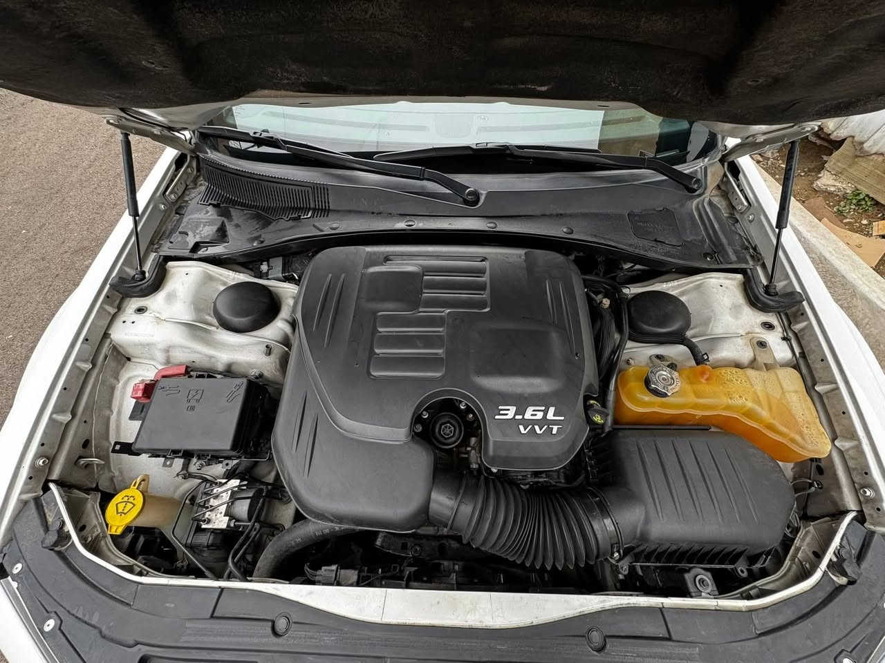 السلام عليكم
‏‎ لـلـبـيع  
كرايسلر اوباما  
الموديل           — 2017
فئة.                 — S300 
حجم المكينه   — 3600/ V6
‏‎‏‎اللون               — ابيض    
‏‎‏‎المسافه المقطوعه — 90 الف ميل  
‏‎‏‎المواصفات 
‏‎‏‎- بصمة تشغيل 
‏‎‏‎- بصمة أبواب 
‏‎‏‎-تشغيل عن بعد 
- فتحة سقف ( بانوراما ) 
‏‎‏‎-كشنات جلد 
-كشنات تدفئه
‏‎‏‎- رادار جانبي 
-رادار خلفي
-اشاره بالمرايه 
-حساس امامي خلفي 
‏‎‏‎- ستيرن بحركه كهربائيه 
- ليد نهاري 
‏‎‏‎-كرسي السايق بحركة كهربائيه 
‏‎‏‎-تحديد سرعه 
‏‎‏‎-كامره خلفيه دواره 
رقم اربيل جديد باسمي
‏‎‏‎باقي المواصفات المعروفه 
حادث السياره  جاملغ امامي ***********
‏  السعر    ٢٥٠ وبيها مجال
