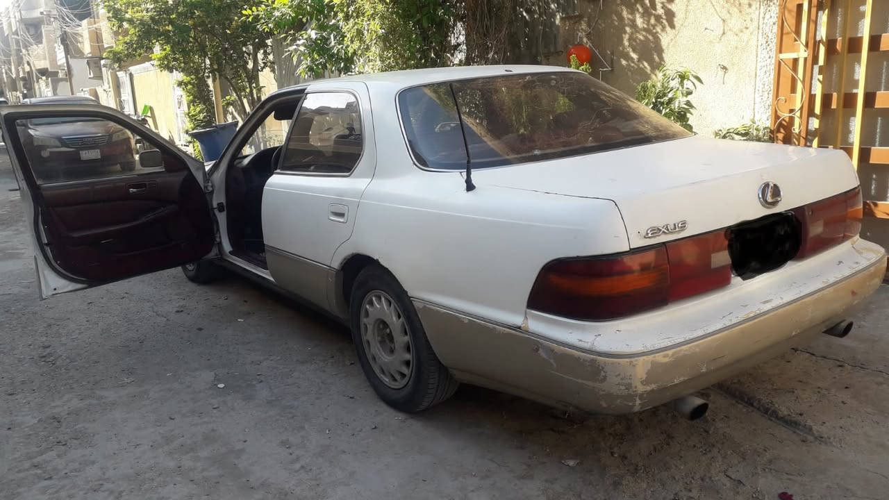 السلام عليكم لكزز 1990 خليجي بسمي رقم بغداد سنويه 2029 كهربائاتها شغاله تبريد شغال تخم تاير جديد باتري جديد محرك 3000  هزه جديده تحتاج حداديه بيها كم قطعه اخياس  مكاني بغداد اعظميه السعر 34 بيها مجال وذا اكوا امراوس سياره صفره ***********
