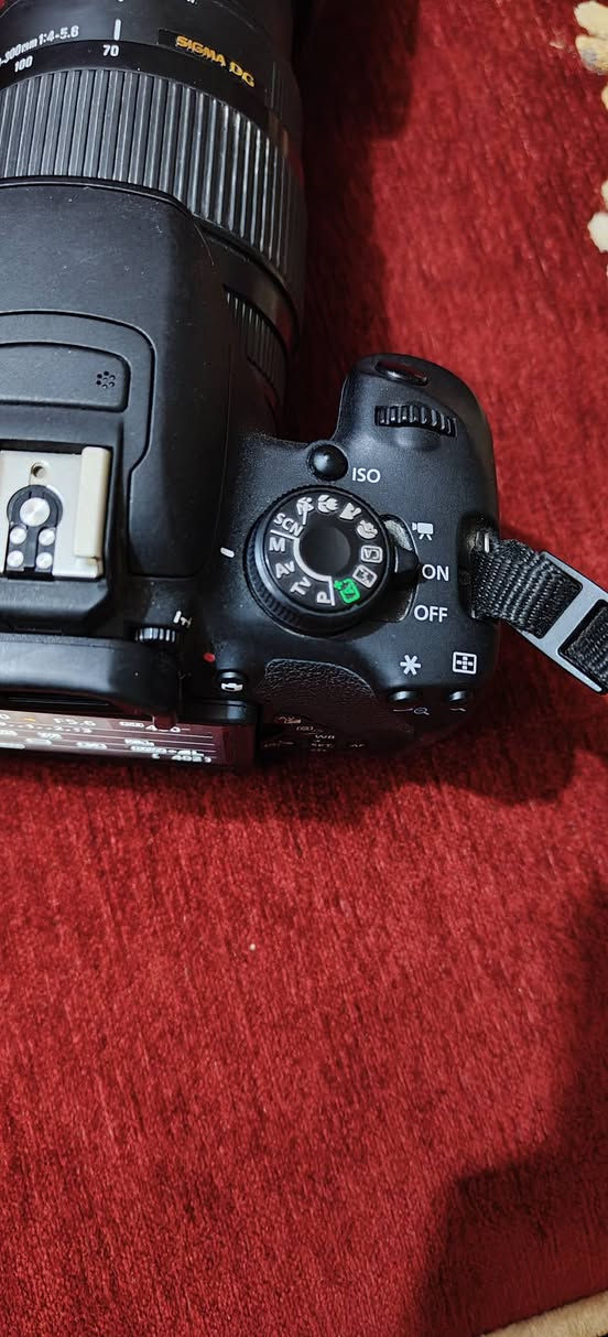 كانون D700  جماعت الرياضي تفيدكم
النضافه 100/100
العدسات  70/300   &  18/55
الملحقات: 
جنطه. موضحه بل صوره 
بطاريه 1
رام 16GB
حزام. موضح بل صوره
شاحنه اصليه. موضح بل صوره 
كيبل نقل الصور. موضح بل صوره

السعر والتفاصيل البقيه بل خاص 
او  واتساب ***********
