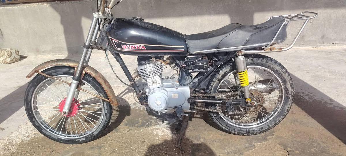 دراجه للبيع السعر 300 وبيهه مجال


**إذا كنت صاحب هذا الإعلان وتريد حذفه لأي سبب، رجاءا أرسل رسالة إلى الدعم الفني**