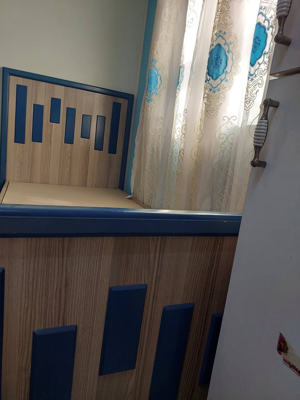 السلام عليكم
سرير مثل ما بالصورة خشب قوي تكمه
سعر ١٠٠


**إذا كنت صاحب هذا الإعلان وتريد حذفه لأي سبب، رجاءا أرسل رسالة إلى الدعم الفني**