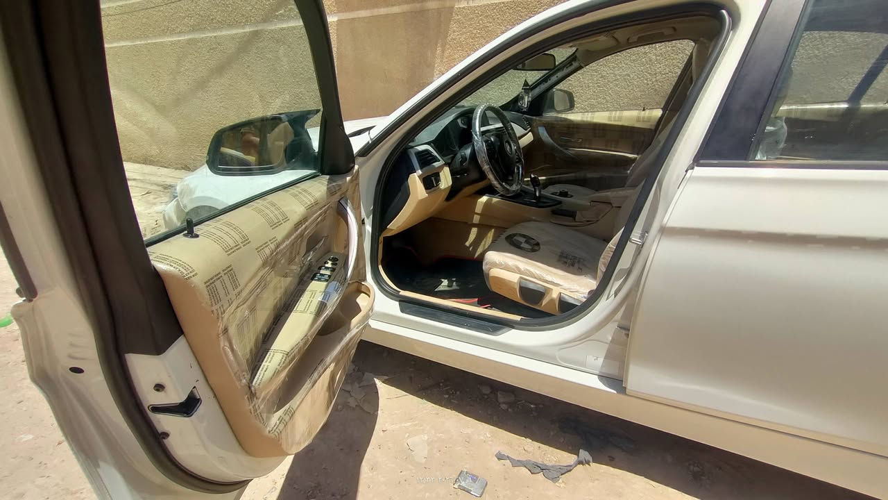 السلام عليكم
F30 320i 2015
 اتوين بور تيربو 

وارد خليجي السيارة محدثة بالكامل M3 من دعاميات ويل وكلشي 
رادار كروز سرعه ما حاجه اذكر المواصفات معروفه 
رقم اربيل تحويل موجود وكاله موجودة صاحبهة عربي 
كير ومحرك مكفولات 
تبريد ثلج 
تخم تاير جديد 
ادامه كامله عليهة 
مكان بغداد المنصور 
السعر 140 وبيهة مجال 
*********** بي واتساب
