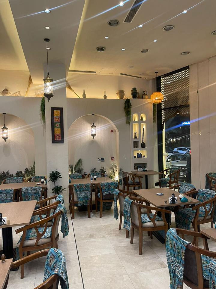 مطعم معروض للبيع للاستفسار الاتصال ع الرقم ***********
