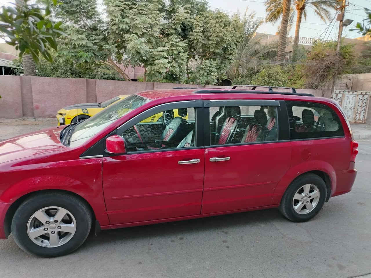 السلام عليكم

دوج كرفان مديل ١٣  

محرك ٣٦٠٠

بيبان كهرباء جنطه كهرباء

كشنات سياحي بلع

السعر١١٥ ورقه وبيه مجال 

مكان السياره بغداد حي اور

مكلف بل نشر

للاتصال على الرقم ***********
