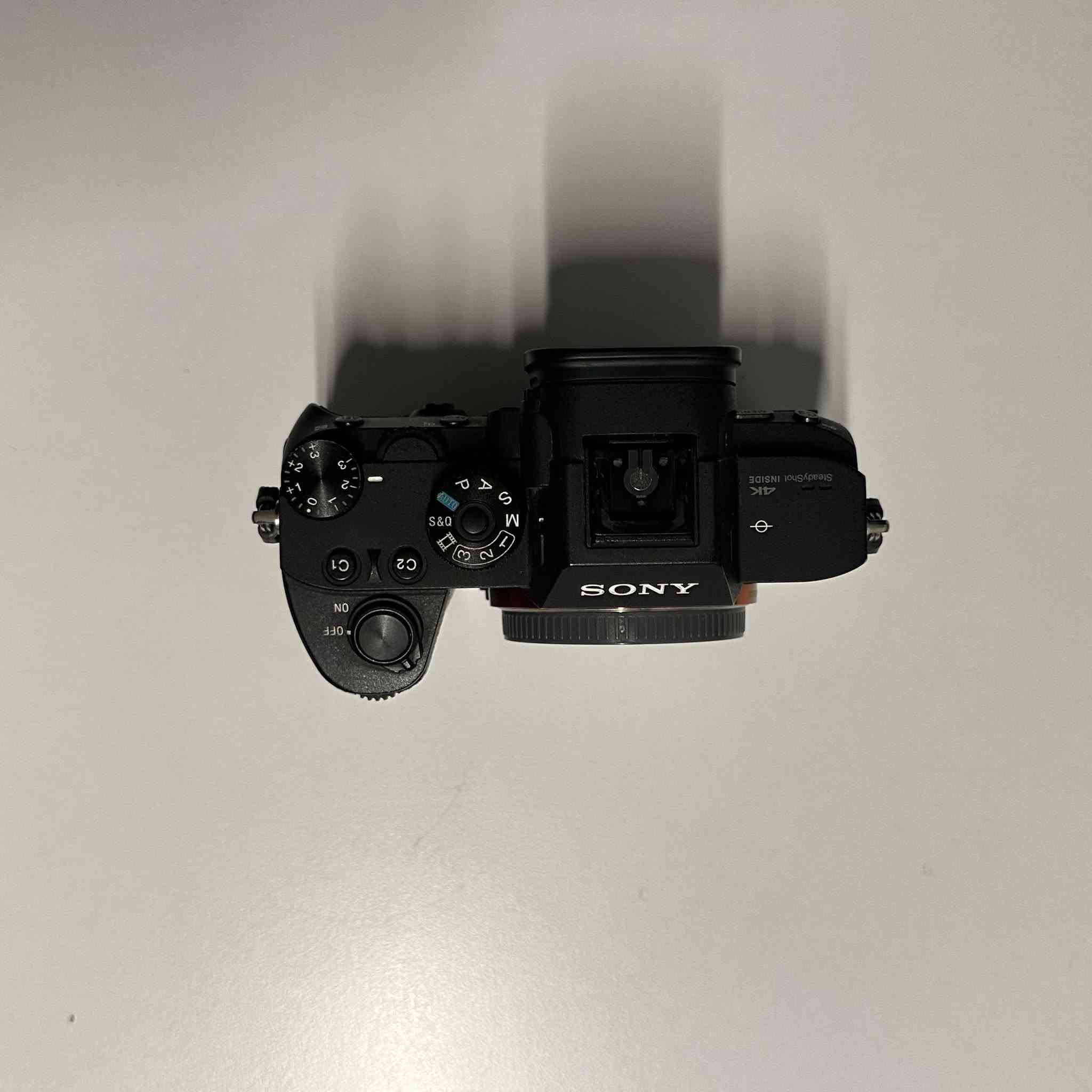 سلام عليكم 
كاميرا سوني a7r3 فول نضافه شترها 24k
العدسه16-35 جي ماستر f2.8  
الكامرا سعرها 1300$
والعدسه سعرها 950$
وبيهن مجال
***********مكاني بغداد
