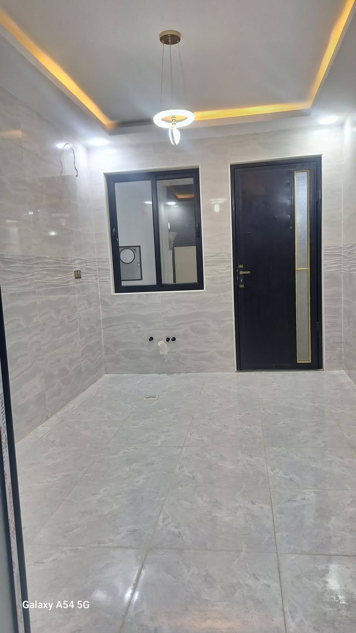 دار  للبيع 🏠 .. فول مواصفات
الموقع .. حي السماح ( الاساتذة) 

المساحة ... 150 متر
الواجهة ... 7 ونصف  

الدار طابقين 
ط1/ غرفتين نوم  + استقبال + مطبخ + هول + مشتملات 
ط2/ 3غرف نوم + هول + مشتملات 

* الدار مزود بسقوف جبسمبورد و نظام دكتات و كاميرات 

● سند ملك صرف شرط التحويل 📄
● استلام الدار مفتاح كامل  فوري بدون اي نواقص 🔑

* للإستفسار الاتصال بالأرقام التالية 📞📞
***********📞
***********📞

او مراجعة مكتب(( الاحسان المركزي)) الكائن في سايدين حي الاخاء مقابل مجمع نادي نينوى الرياضي ومجاور النور للتسوق

