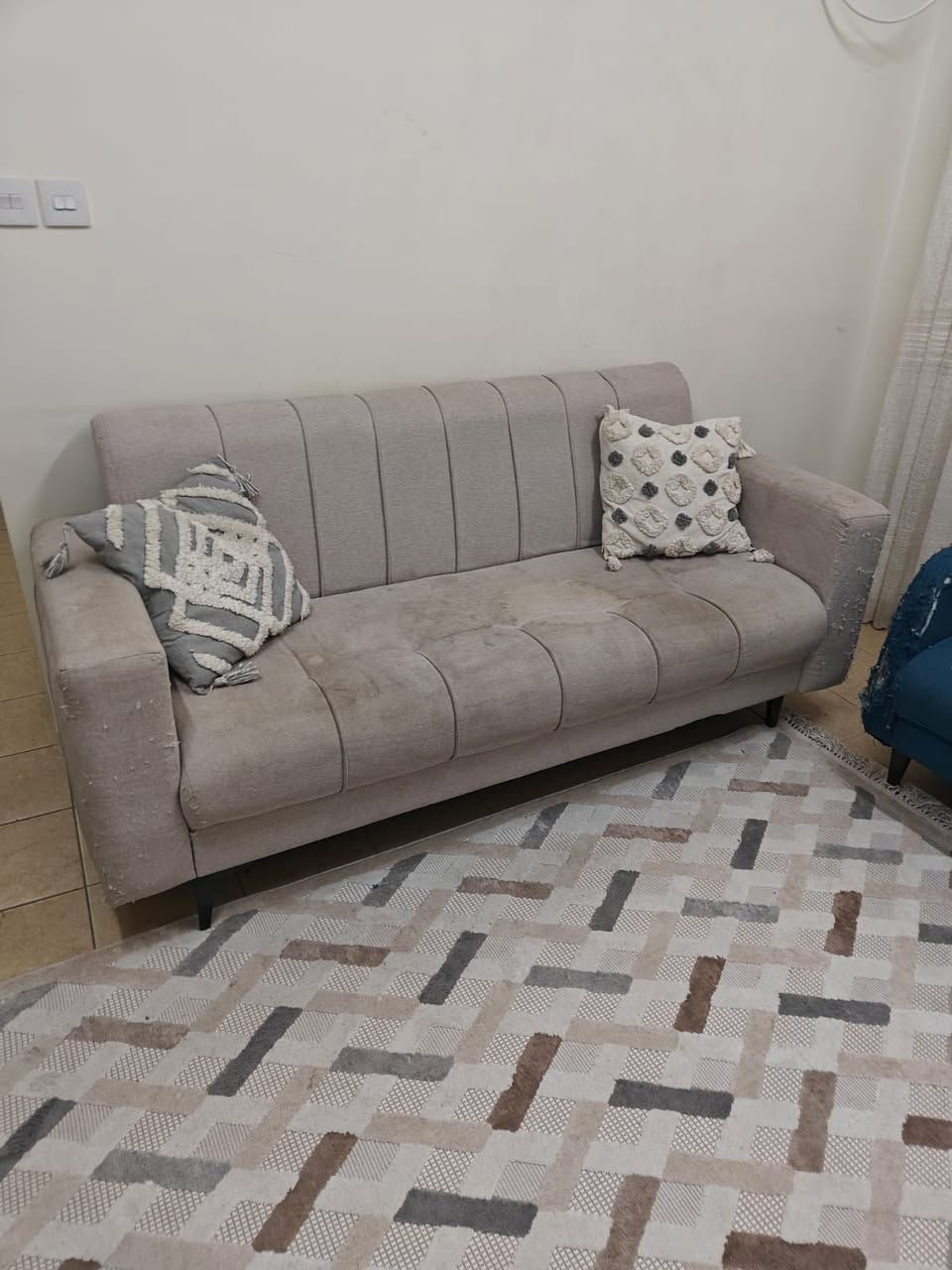 تخم 8مقاعد سعرة 150 مكان بسماية مستعجله 
اضرار فقط مخرمش يحتاج ووشمه


**إذا كنت صاحب هذا الإعلان وتريد حذفه لأي سبب، رجاءا أرسل رسالة إلى الدعم الفني**