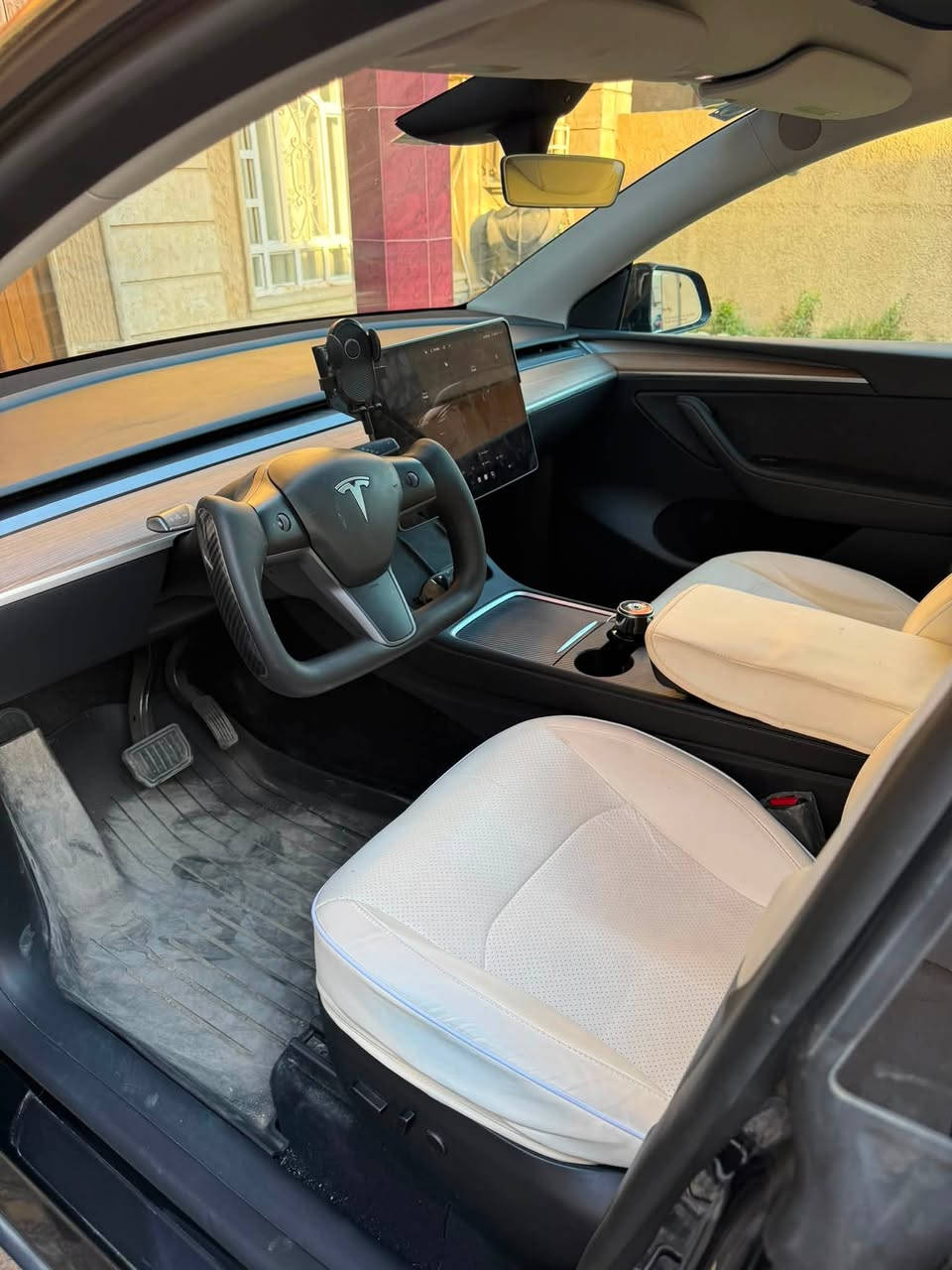 Tesla model Y
للبيع موديل ٢٠٢٣ 
مغلفة ppf طافي 
دبل ماطور لونج رينج
حادث جاملغ خلفي فقط جهة اليمين 
السعر ٢٤ الف دولار 
التواصل ***********

